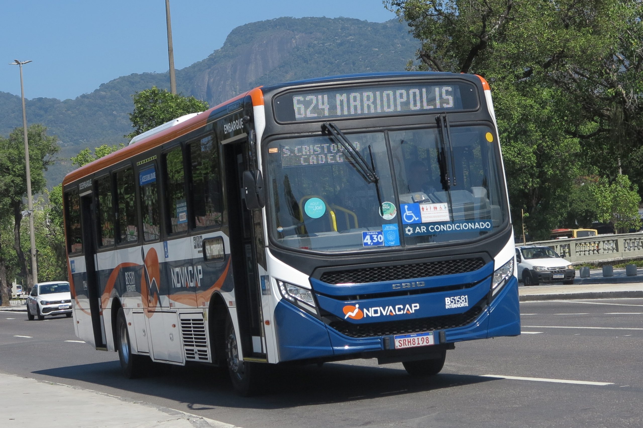 Ônibus da Novacap em circulação nas proximidades do Terminal Gentileza, na cidade do Rio de Janeiro, pela linha: 624 - Mariópolis X Pça. da Bandeira